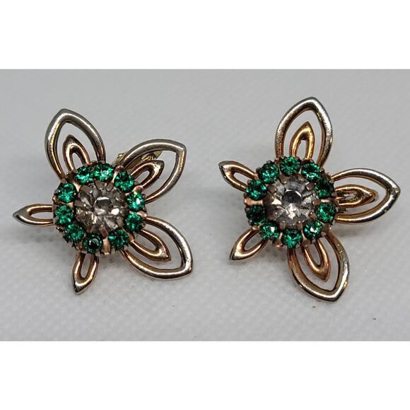 Vintage Emerald Green Rhinestone And Gold Tone Unique Flower Clip On Earrings - Picture 1 of 8